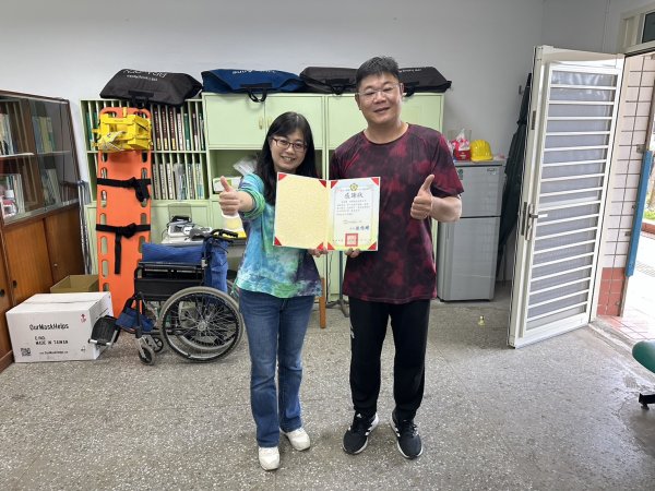 林果股份有限公司董事長許武一捐贈UV抑菌平板燈，共同為學生打造健康安全的學習環境