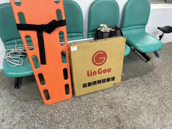 林果股份有限公司董事長許武一捐贈UV抑菌平板燈，共同為學生打造健康安全的學習環境