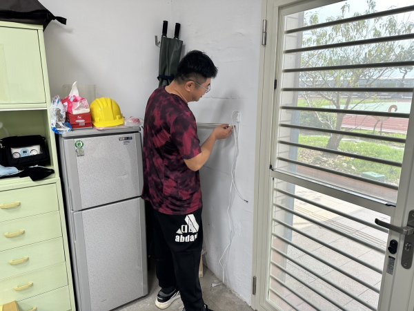 林果股份有限公司董事長許武一捐贈UV抑菌平板燈，共同為學生打造健康安全的學習環境