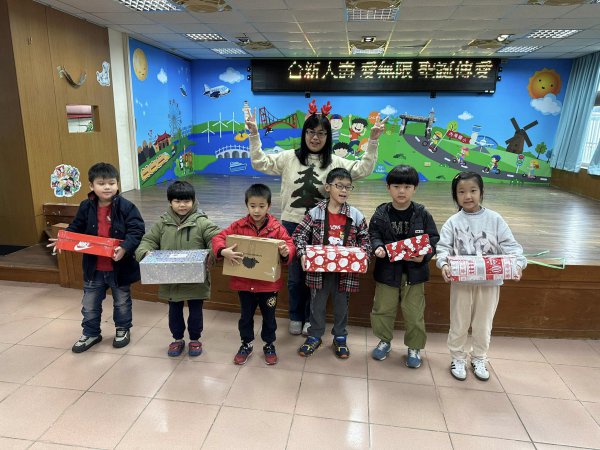 感謝台新人壽 「愛無限 聖誕傳愛 」贈送偏鄉小學學童聖誕禮物