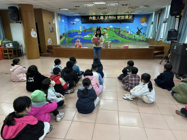 感謝台新人壽 「愛無限 聖誕傳愛 」贈送偏鄉小學學童聖誕禮物